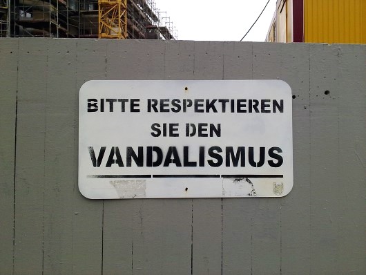 Vandalismus-Respekt; Szenenfoto aus "Auch auf dem Seitenstreifen"